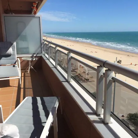 Luxury Oceanfront Triplex In דירה *